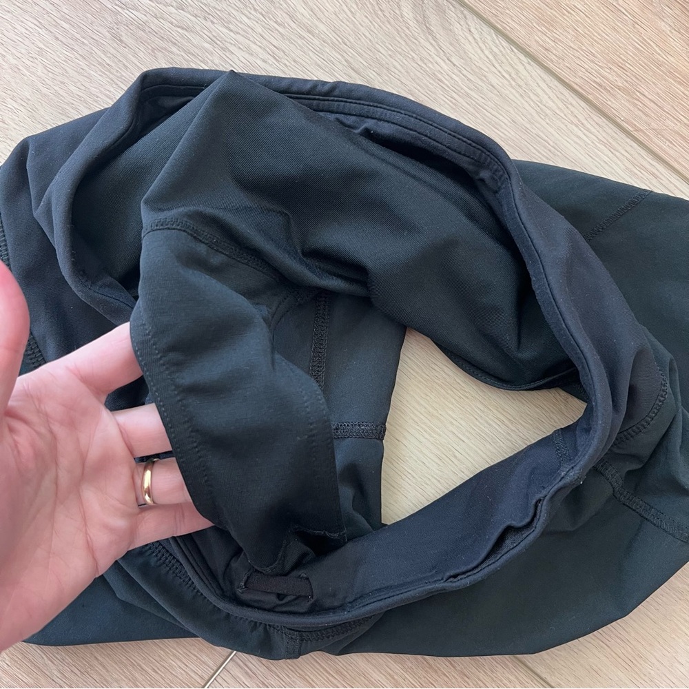 Lululemon Speed Short 4-way Stretch
SIZE 4 Solid Black w/ Lining - Picture 7 of 7